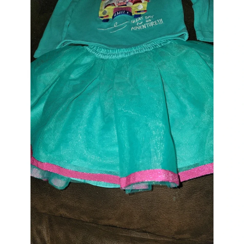 Gymboree coor happy skiing animals adventure‎ top and skirt size 2t